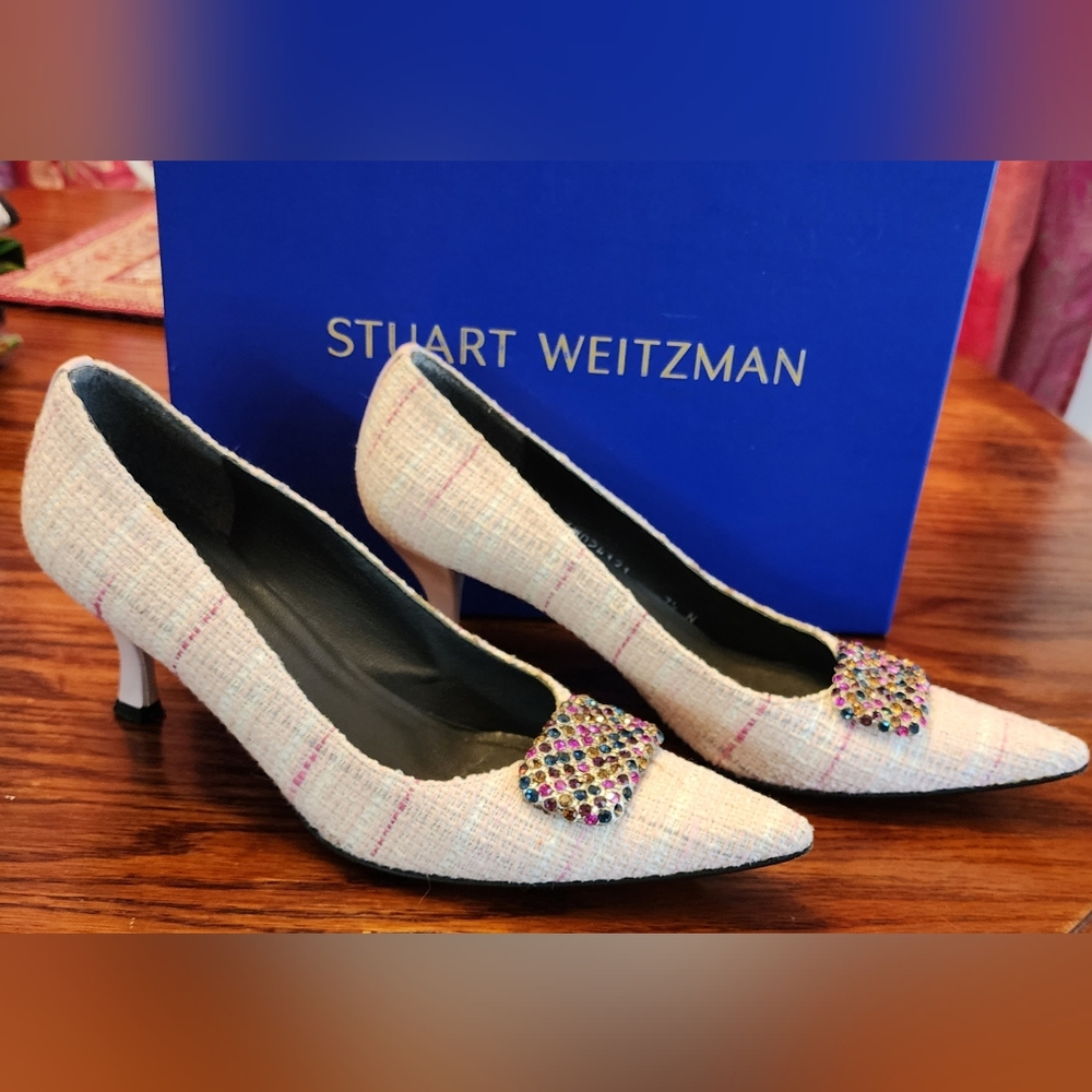 Beautiful tweed 2 3/4 heels only worn once or twice.